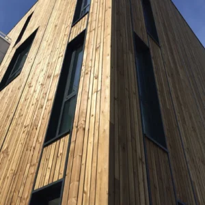 BARDAGE BOIS EPICÉA CLASSE 3.1 BRUN - KARL1 40*40*LONG.DISPONIBLE - Ambiance3 img