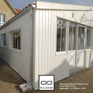 BARDAGE BOIS EPICÉA CLASSE 3.1 PEINT BLANC CIRRUS - IVAR 20*125*4460 - Ambiance1 img