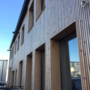 BARDAGE BOIS EPICÉA THERMO CLASSE 3.2 SATURÉ TON BOIS TEAK - AAGE 34*125*LONG.DISPONIBLE - Ambiance2 img