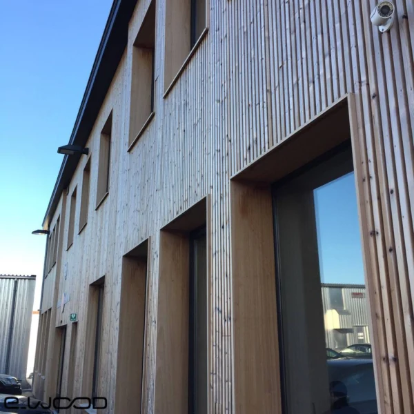 BARDAGE BOIS EPICÉA THERMO CLASSE 3.2 SATURÉ TON BOIS TEAK - AAGE 34*125*LONG.DISPONIBLE - Ambiance2 img