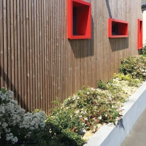 BARDAGE BOIS DOUGLAS PURGÉ D'AUBIER NATUREL - KARL1 40*40*LONG.DISPONIBLE - Ambiance2 img