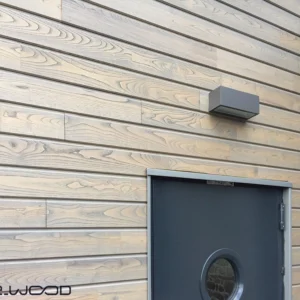 BARDAGE BOIS CHÂTAIGNIER ABOUTÉ CLASSE 4 SATURÉ GRIS GREY CLOUD (VIEUX BOIS) - LARS 20*132*3000 - Ambiance2 img