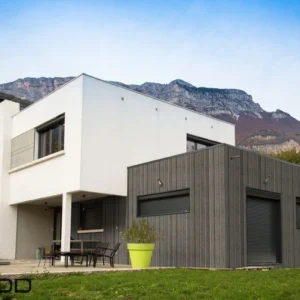 BARDAGE BOIS CHÂTAIGNIER ABOUTÉ CLASSE 4 SATURÉ GRIS GREY CLOUD (VIEUX BOIS) - ORLA 20*110*3000 - Ambiance1 img