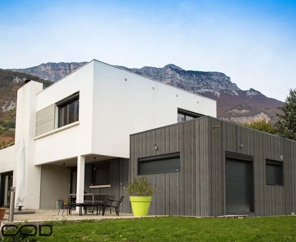BARDAGE BOIS CHÂTAIGNIER ABOUTÉ CLASSE 4 SATURÉ GRIS GREY CLOUD (VIEUX BOIS) - ORLA 20*130*3000 - Ambiance1 img