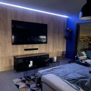 PAREMENT MURAL BOIS CHÂTAIGNIER ABOUTÉ CLASSE 4 NATUREL - KIRSTEN 21*125*3000 - Ambiance2 img