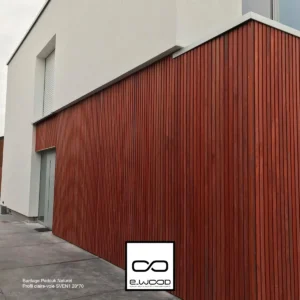 BARDAGE BOIS PADOUK CLASSE 4 NATUREL - KARL1 40*40*LONG.DISPONIBLE - Ambiance1 img