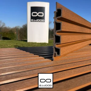 BARDAGE E-WOOD® BOIS COMPOSITE EXCELLENCE BROSSÉ TON BOIS TEAK SUR FOND NOIR - AAGE 34*185*3500 - Zoom2 img