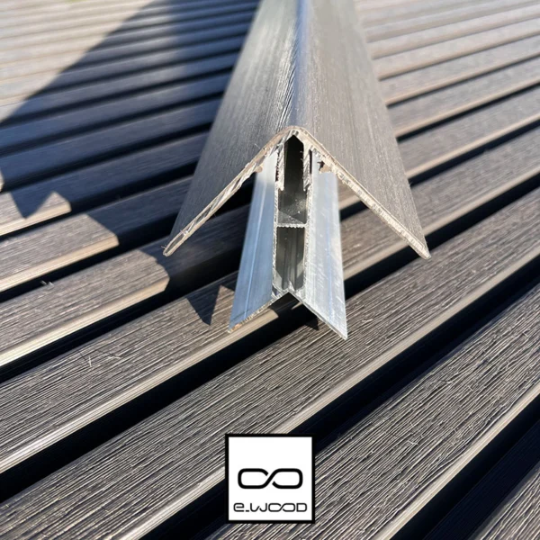 ACCESSOIRE BARDAGE E-WOOD® BOIS COMPOSITE EXCELLENCE BROSSÉ GRIS SILVER - CORNIERE ANGLE 66*66*3000 - Packshot1 img