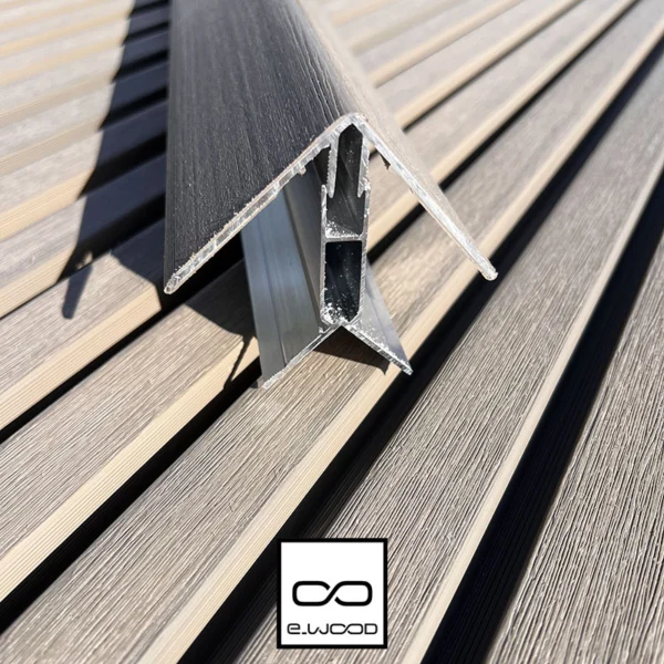 ACCESSOIRE BARDAGE E-WOOD® BOIS COMPOSITE EXCELLENCE BROSSÉ GRIS ANTIQUE - CORNIERE ANGLE 66*66*3000 - Packshot1 img