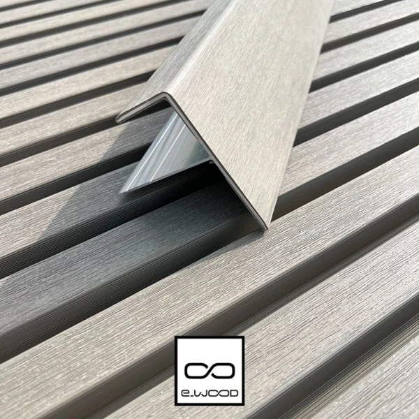 ACCESSOIRE BARDAGE E-WOOD® BOIS COMPOSITE EXCELLENCE BROSSÉ GRIS ANTIQUE - PROFIL EXTRÉMITÉ 37*94*3000 - Packshot1 img