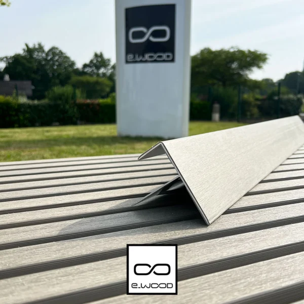 ACCESSOIRE BARDAGE E-WOOD® BOIS COMPOSITE EXCELLENCE BROSSÉ GRIS ANTIQUE - PROFIL EXTRÉMITÉ 37*94*3000 - Packshot2 img