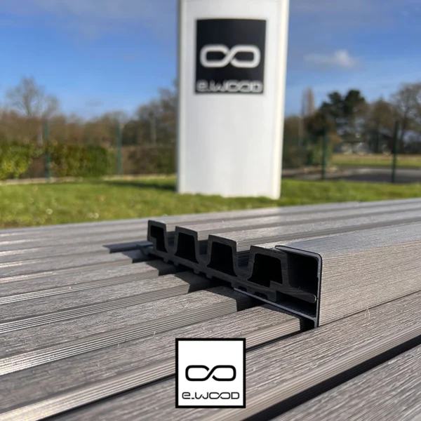 ACCESSOIRE BARDAGE E-WOOD® BOIS COMPOSITE EXCELLENCE BROSSÉ GRIS SILVER - PROFIL FINITION 37*61*3000 - Packshot3 img