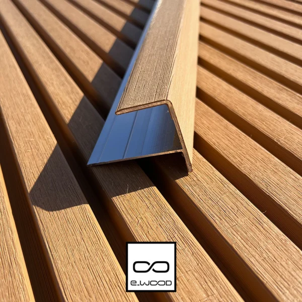 ACCESSOIRE BARDAGE E-WOOD® BOIS COMPOSITE EXCELLENCE BROSSÉ TON BOIS RED CEDAR - PROFIL FINITION 37*61*3000 - Zoom img