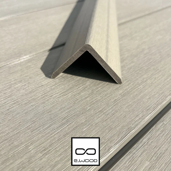 ACCESSOIRE BARDAGE E-WOOD® BOIS COMPOSITE EXCELLENCE BROSSÉ GRIS ANTIQUE - CORNIERE ANGLE LOKI 55*55*3000 - Packshot1 img