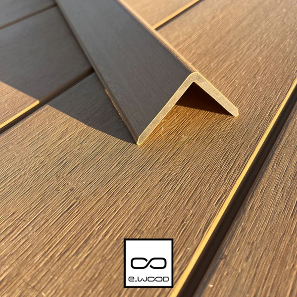 ACCESSOIRE BARDAGE E-WOOD® BOIS COMPOSITE EXCELLENCE BROSSÉ TON BOIS RED CEDAR - CORNIERE ANGLE LOKI 55*55*3000 - Zoom img