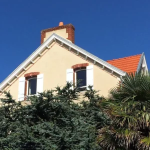 PLANCHE DE RIVE BOIS EPICÉA NATUREL - 1 CONGÉ 1 RAINURE 20*195*LONG.DISPONIBLE - Ambiance1 img