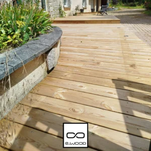 TERRASSE BOIS PIN SYLVESTRE CLASSE 4 VERT - 1 FACE RAINURÉE 1 FACE LISSE 27*145*LONG.DISPONIBLE - Ambiance4 img