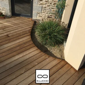 TERRASSE BOIS PIN SYLVESTRE CLASSE 4 VERT - 2 FACES LISSES 27*145*LONG.DISPONIBLE - Ambiance3 img