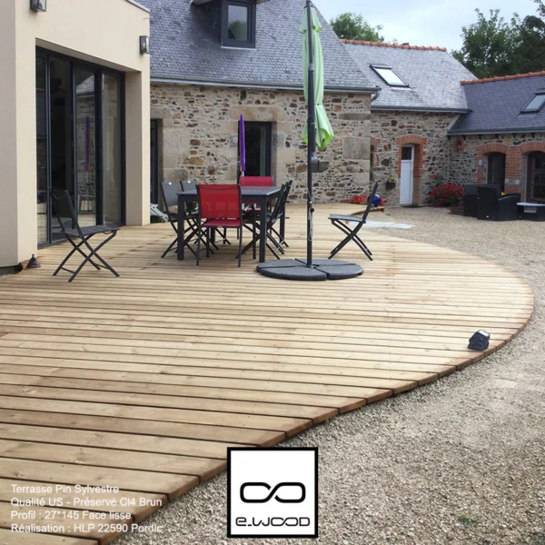 TERRASSE BOIS PIN SYLVESTRE US CLASSE 4 BRUN - 2 FACES LISSES 27*145*LONG.DISPONIBLE - Ambiance1 img