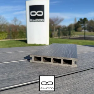 TERRASSE E-WOOD® BOIS COMPOSITE ALVÉOLAIRE STRUCTURÉ ET BROSSÉ GRIS SILVER - CLIP 25*140*2800 - Packaging img