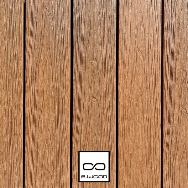 TERRASSE E-WOOD® BOIS COMPOSITE EXCELLENCE PLEIN STRUCTURÉ ET BROSSÉ TON BOIS TEAK - A VISSER 23*138*3000 - Packshot2 img