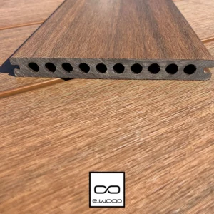 TERRASSE E-WOOD® BOIS COMPOSITE SEMI PLEIN STRUCTURÉ ET BROSSÉ TON BOIS TEAK - CLIP 23*210*4000 - Ambiance4 img