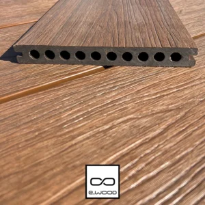 TERRASSE E-WOOD® BOIS COMPOSITE SEMI PLEIN STRUCTURÉ ET BROSSÉ TON BOIS TEAK - CLIP 23*210*4000 - Ambiance5 img