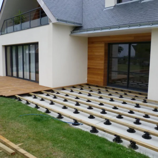 ACCESSOIRES TERRASSE R20 - RÉHAUSSE 20 MM POUR PLOT RÉGLABLE - Ambiance1 img