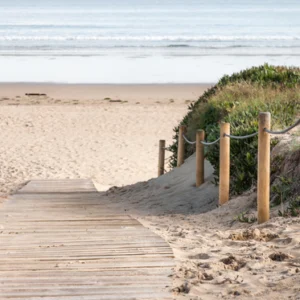 DEMI RONDIN BOIS CHÂTAIGNIER CLASSE 4 NATUREL - 120*2000 - Ambiance2 img