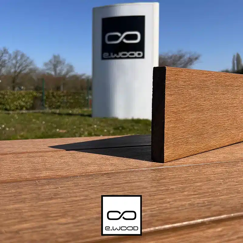 Bout d’une lame de terrasse composite pleine 23 x 138 mm Ton Bois Teak